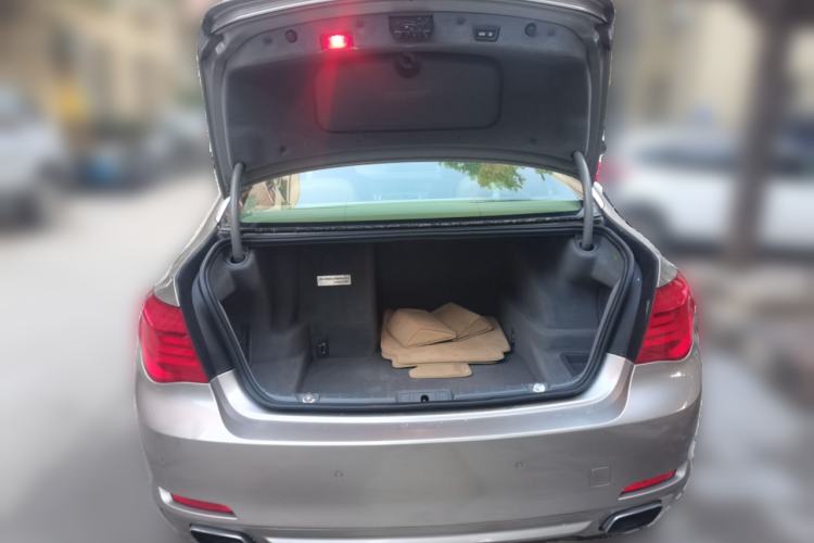 Used BMW 7 Series 2010 4.4T hybrid version Trunk