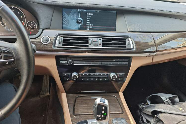 Used BMW 7 Series 2011 750Li xDrive Audio And AC Panel