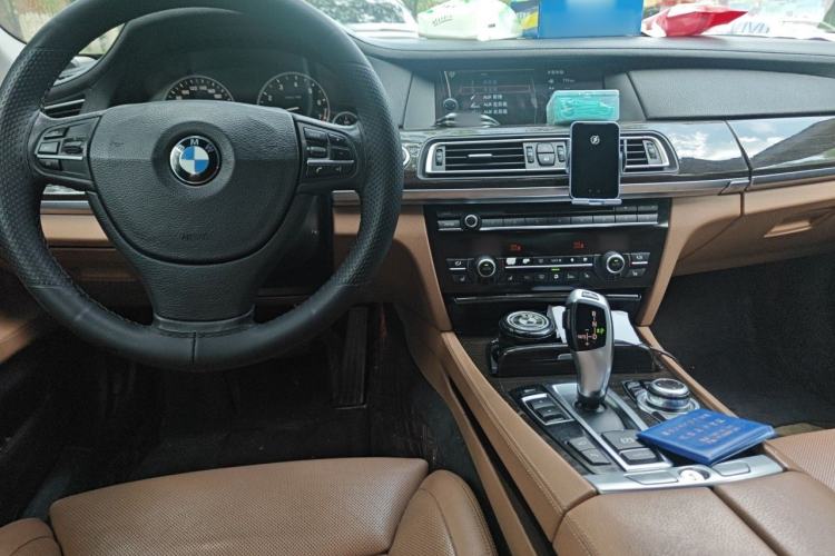 Used BMW 7 Series 2011 730Li Elegant Model Center Console