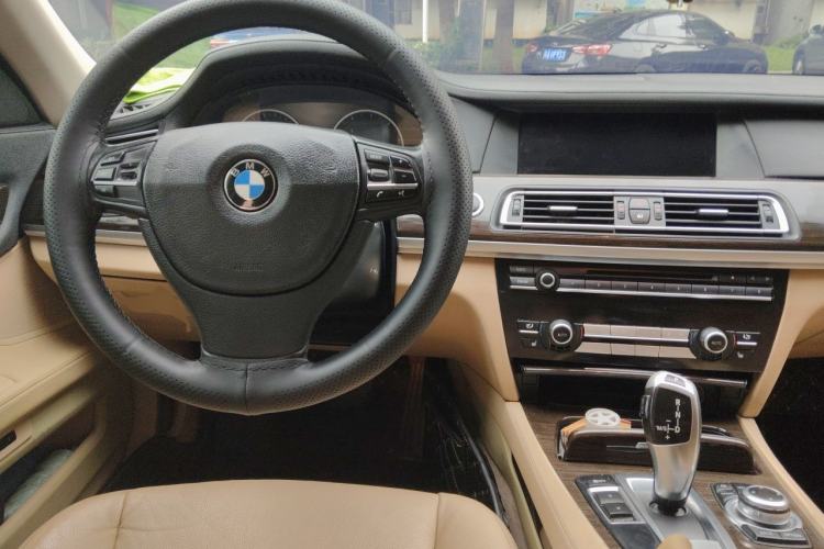 Used BMW 7 Series 2011 730Li Elegant Model Center Console