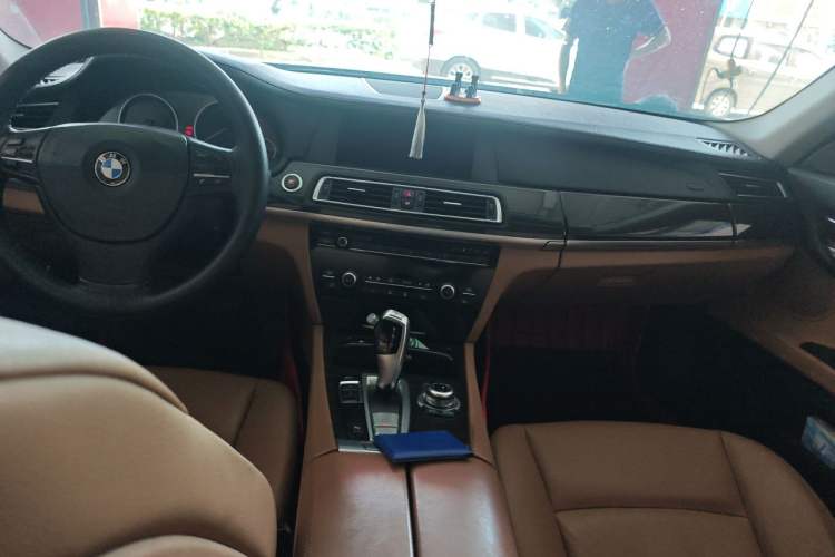Used BMW 7 Series 2011 730Li Elegant Model Center Console