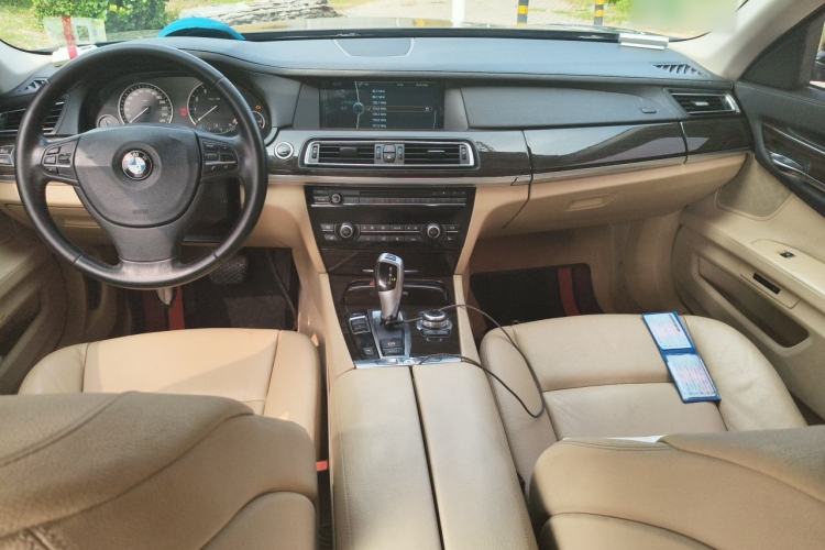 Used BMW 7 Series 2011 730Li Elegant Model Center Console