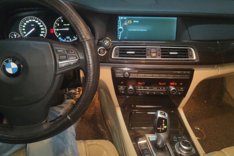 Used BMW 7 Series 2011 730Li Elegant Model Center Console