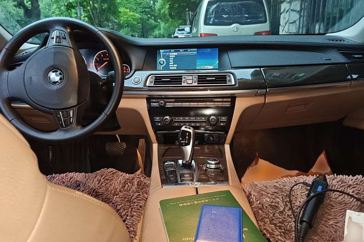 Used BMW 7 Series  Center Console