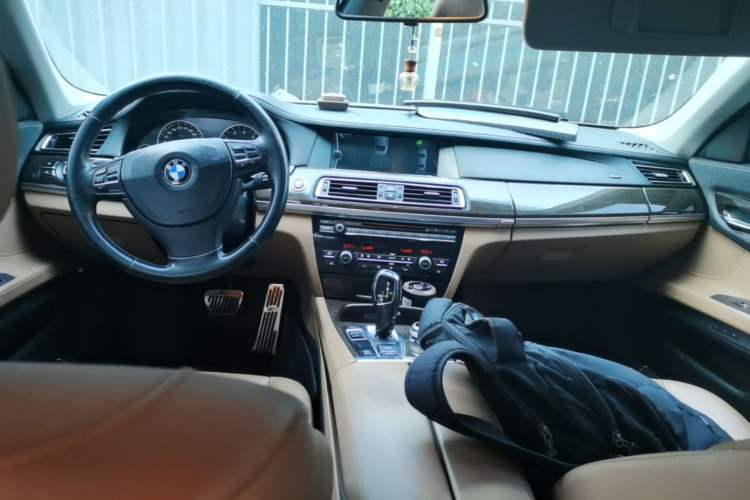 Used BMW 7 Series 2011 730Li Elegant Model Center Console