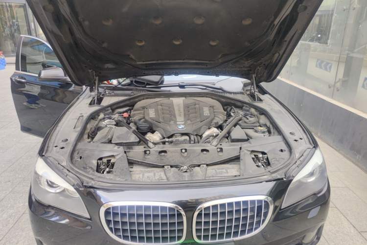 Used BMW 7 Series 2011 750Li xDrive Engine Bay