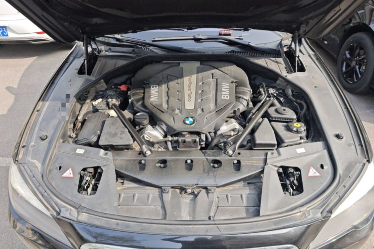 Used BMW 7 Series 2011 750Li xDrive Engine Bay