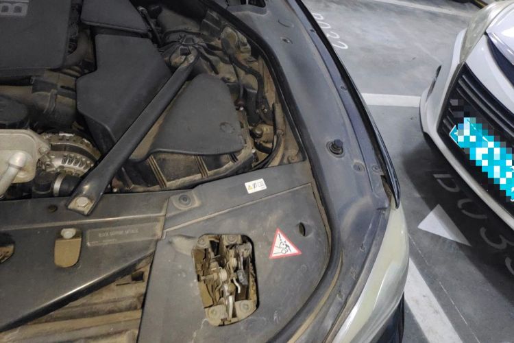 Used BMW 7 Series 2011 730Li Elegant Model Engine Bay Left