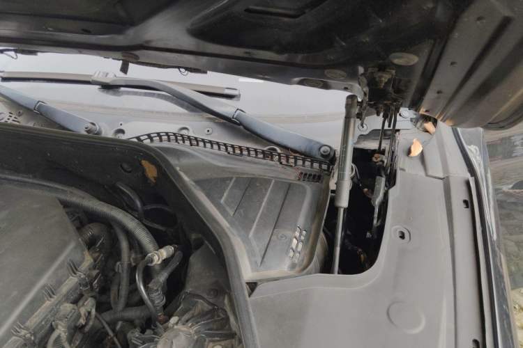 Used BMW 7 Series 2011 730Li Elegant Model Engine Bay Left