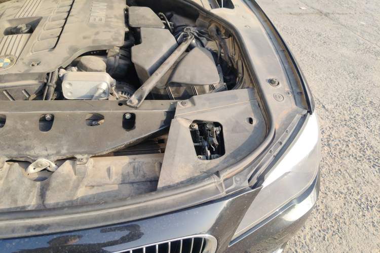 Used BMW 7 Series 2011 730Li Elegant Model Engine Bay Left