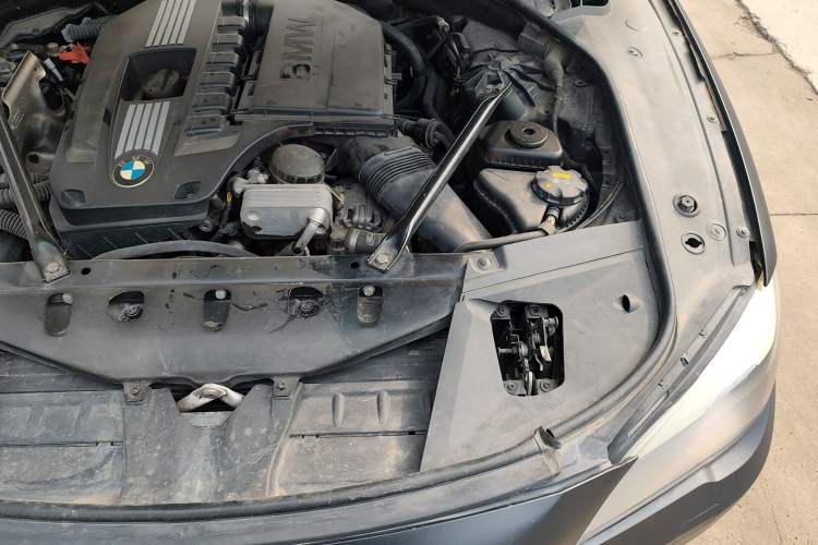 Used BMW 7 Series 2011 730Li Elegant Model Engine Bay Left