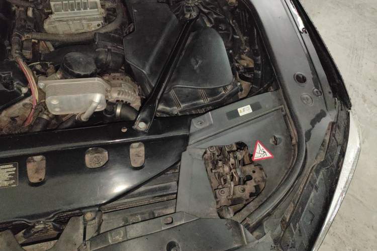 Used BMW 7 Series 2011 730Li Elegant Model Engine Bay Left