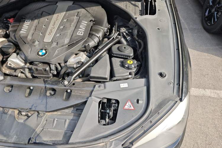 Used BMW 7 Series 2011 750Li xDrive Engine Bay Left