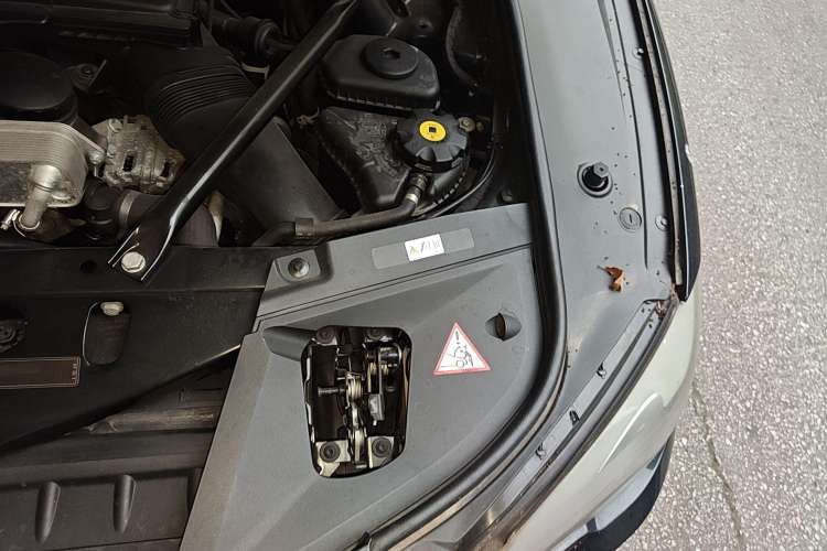 Used BMW 7 Series  Engine Bay Left