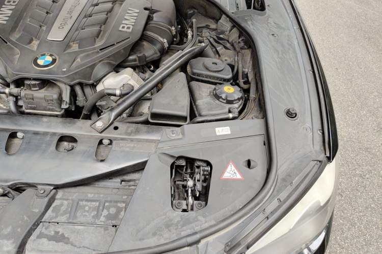 Used BMW 7 Series 2011 750Li xDrive Engine Bay Left
