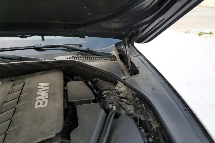 Used BMW 7 Series 2011 730Li Elegant Model Engine Bay Left