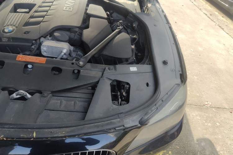 Used BMW 7 Series 2011 730Li Elegant Model Engine Bay Left