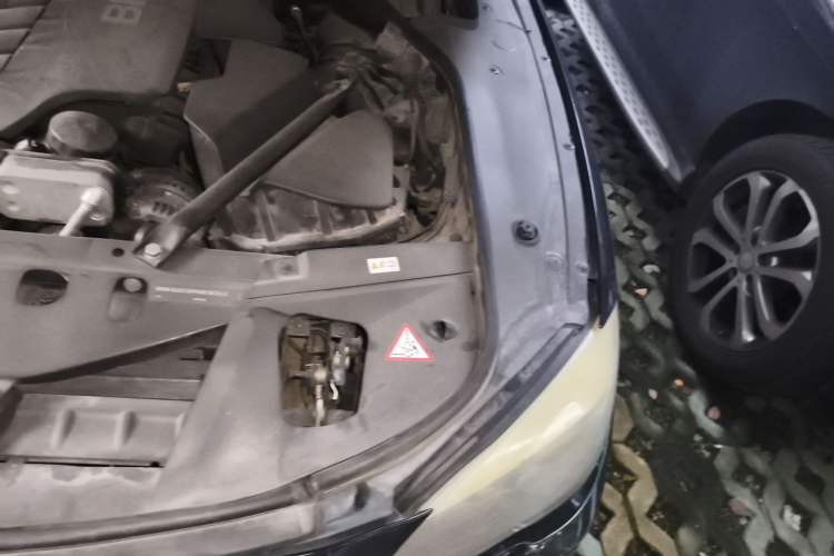 Used BMW 7 Series 2011 730Li Elegant Model Engine Bay Left