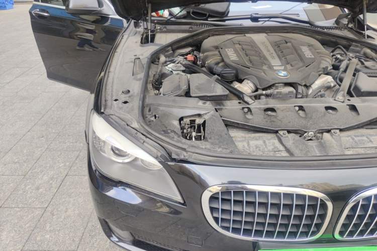 Used BMW 7 Series 2011 750Li xDrive Engine Bay Right