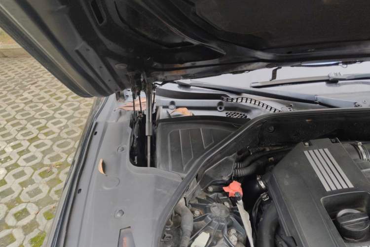 Used BMW 7 Series 2011 730Li Elegant Model Engine Bay Right