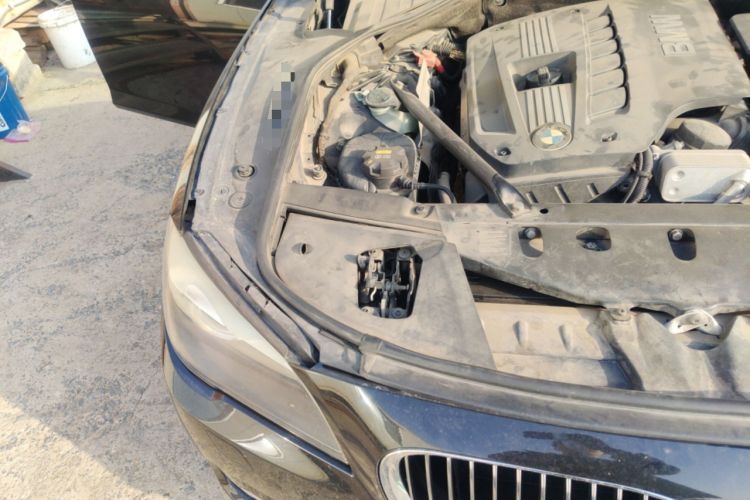 Used BMW 7 Series 2011 730Li Elegant Model Engine Bay Right