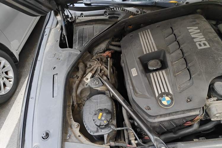 Used BMW 7 Series 2011 730Li Elegant Model Engine Bay Right