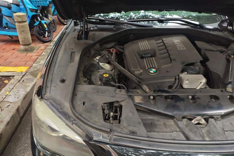 Used BMW 7 Series 2011 730Li Elegant Model Engine Bay Right