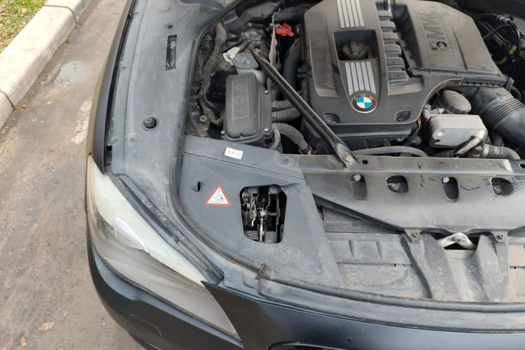 Used BMW 7 Series 2011 730Li Elegant Model Engine Bay Right
