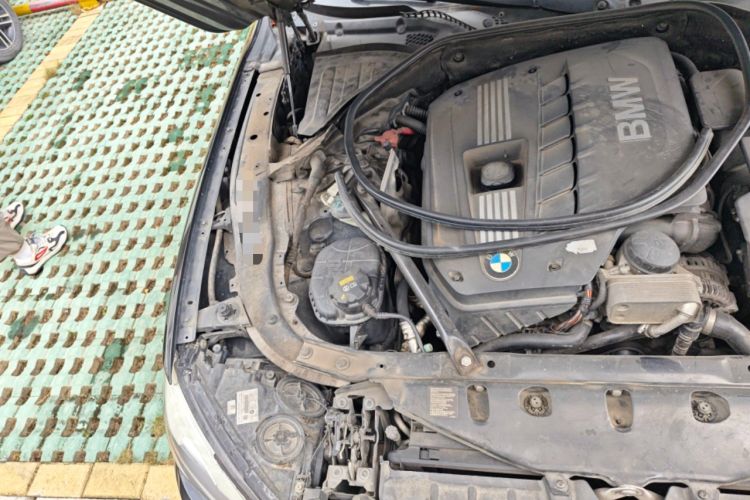 Used BMW 7 Series 2011 730Li Elegant Model Engine Bay Right