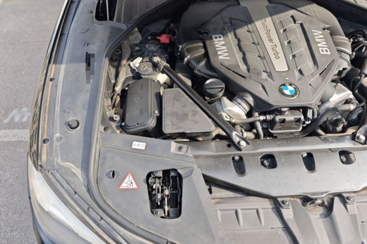 Used BMW 7 Series 2011 750Li xDrive Engine Bay Right