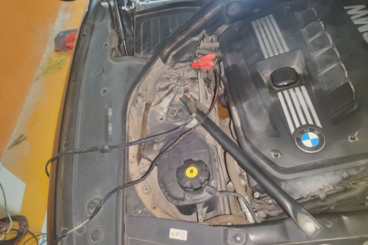Used BMW 7 Series 2011 730Li Elegant Model Engine Bay Right