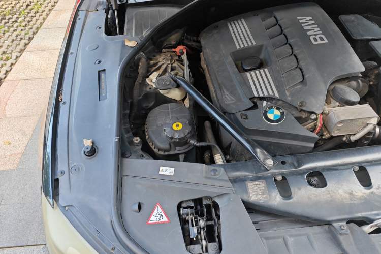 Used BMW 7 Series 2011 730Li Elegant Model Engine Bay Right