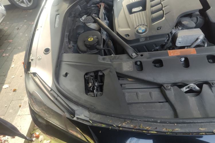Used BMW 7 Series 2011 730Li Elegant Model Engine Bay Right