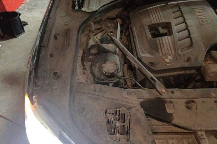 Used BMW 7 Series 2011 730Li Elegant Model Engine Bay Right