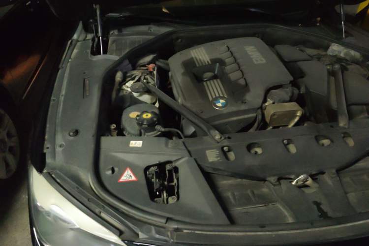 Used BMW 7 Series 2011 730Li Elegant Model Engine Bay Right
