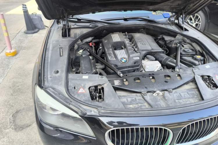 Used BMW 7 Series 2011 730Li Elegant Model Engine Bay Right