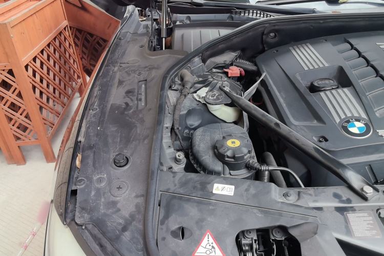 Used BMW 7 Series 2011 730Li Elegant Model Engine Bay Right