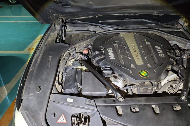 Used BMW 7 Series 2011 750Li xDrive Engine Bay Right