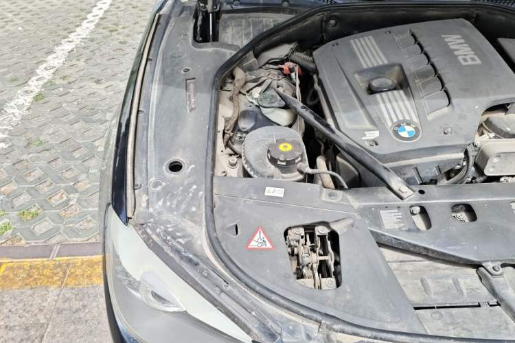 Used BMW 7 Series 2011 730Li Elegant Model Engine Bay Right