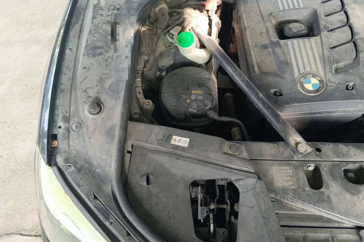 Used BMW 7 Series 2011 730Li Elegant Model Engine Bay Right