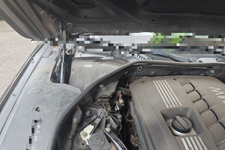 Used BMW 7 Series 2011 730Li Elegant Model Engine Bay Right