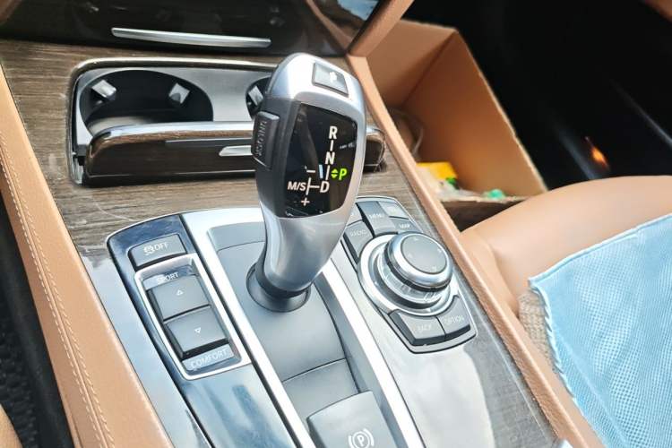 Used BMW 7 Series 2011 740Li Steinway Limited Edition Gear Lever