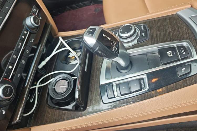 Used BMW 7 Series 2011 740Li Steinway Limited Edition Gear Lever