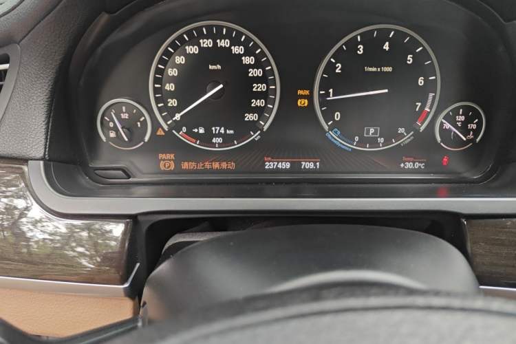 Used BMW 7 Series 2011 730Li Elegant Model Odometer Close Up