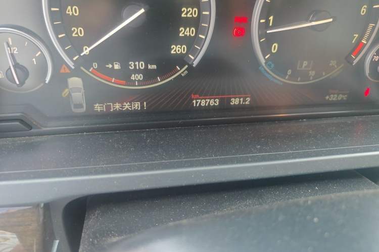 Used BMW 7 Series 2011 730Li Elegant Model Odometer Close Up