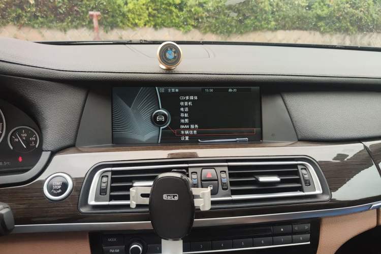 Used BMW 7 Series 2011 730Li Elegant Model Odometer Close Up