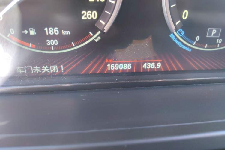 Used BMW 7 Series 2011 750Li xDrive Odometer Close Up