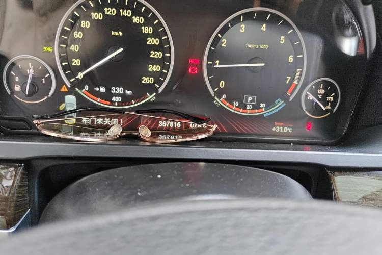 Used BMW 7 Series 2011 730Li Elegant Model Odometer Close Up