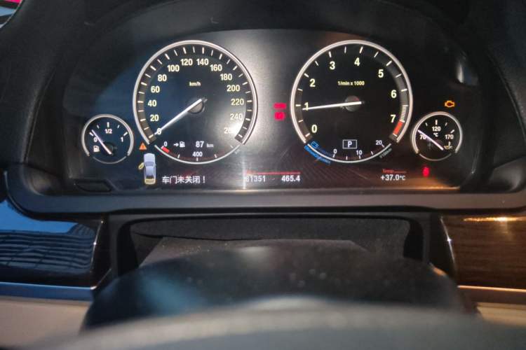 Used BMW 7 Series 2011 730Li Elegant Model Odometer Close Up