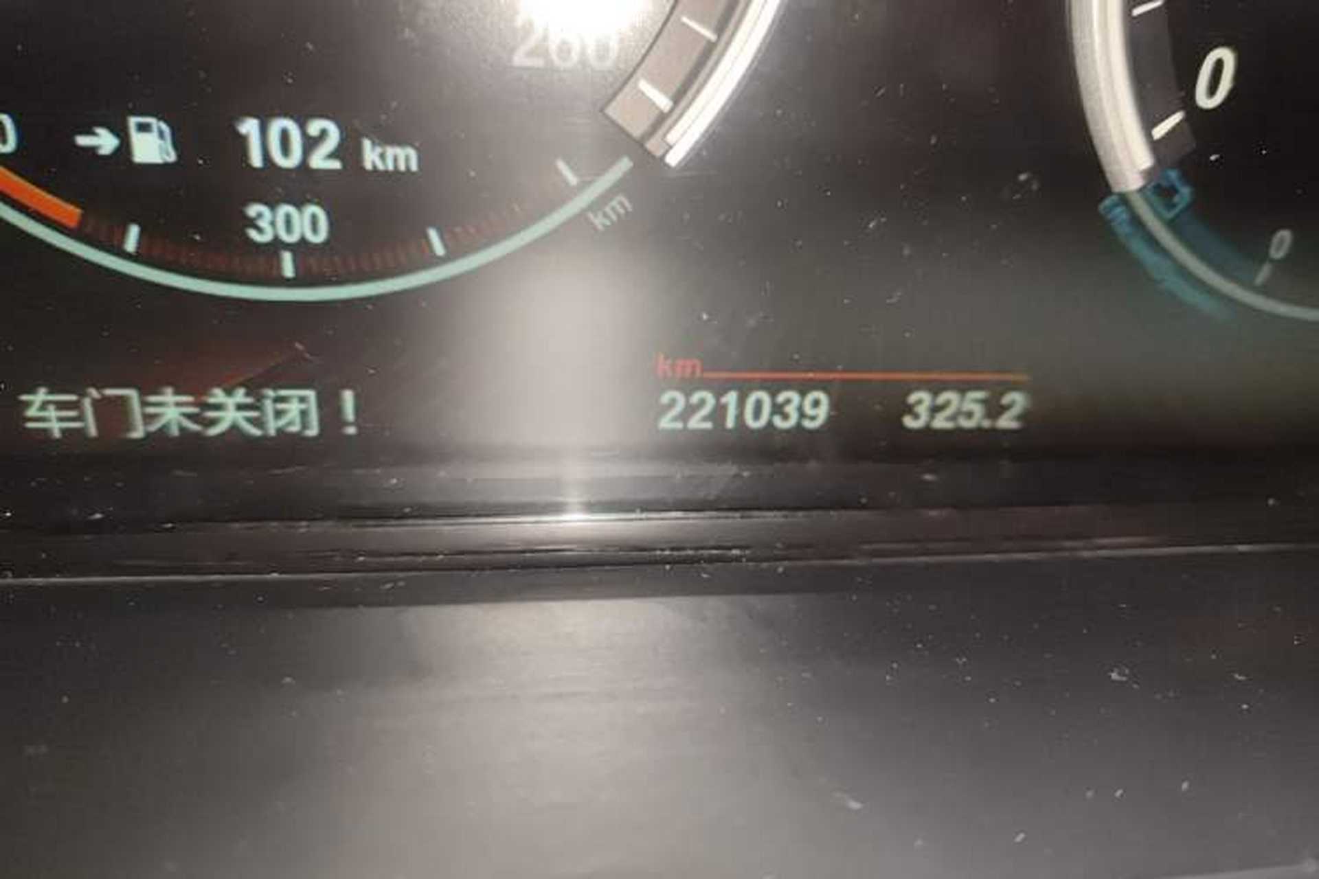 Used BMW 7 Series 2011 750Li xDrive Odometer Close Up